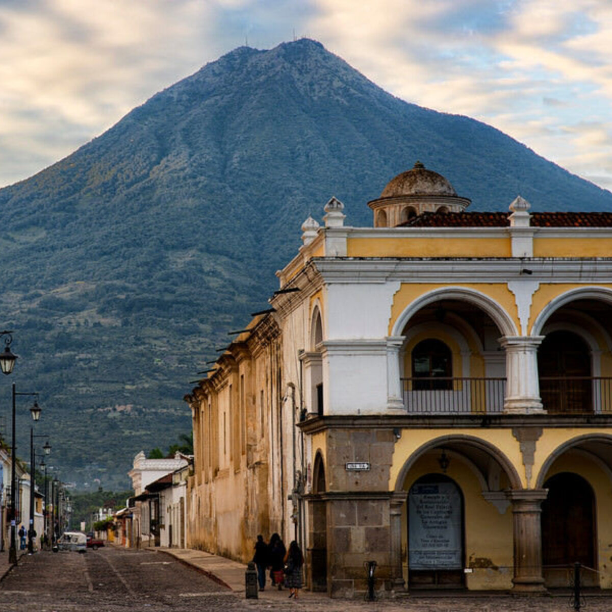 Antigua Parque Central Agua Volcano